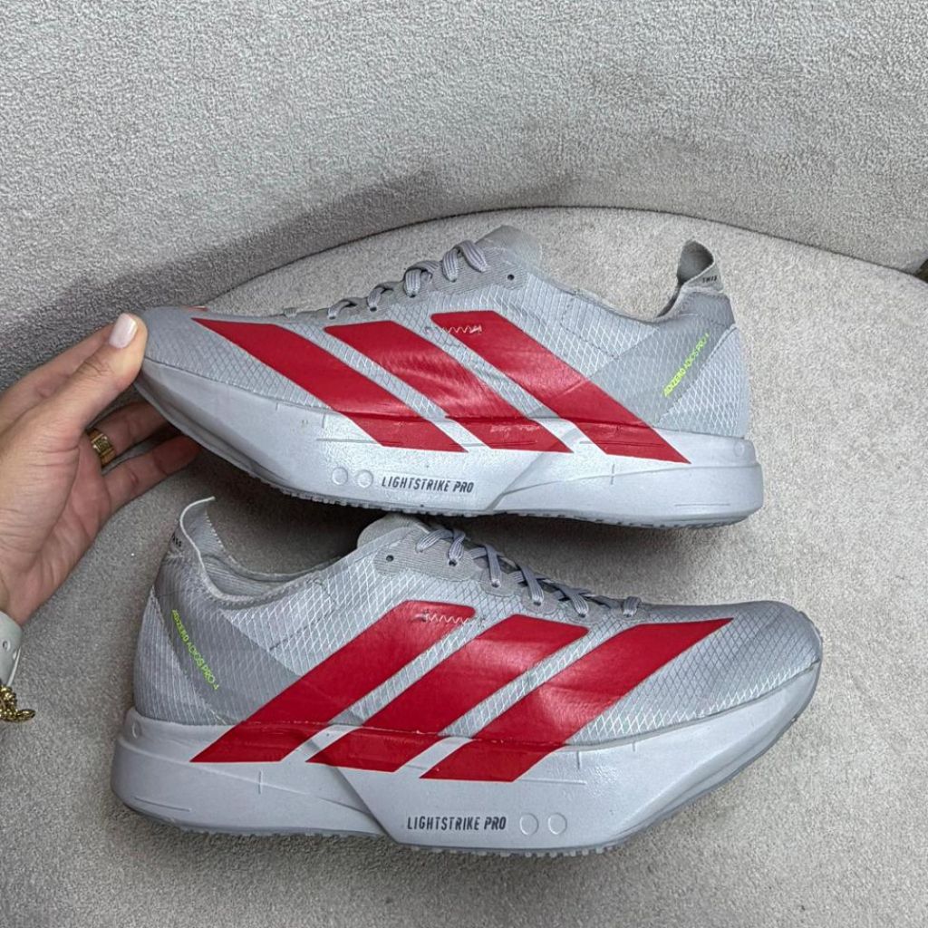 ADIDAS ADIZERO ADIOS PREMIUM - Cinza/Vermelho