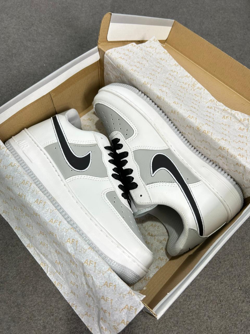 Air Force branco cinza bordado