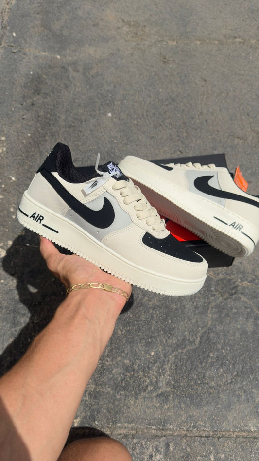 Air Force preto off White
